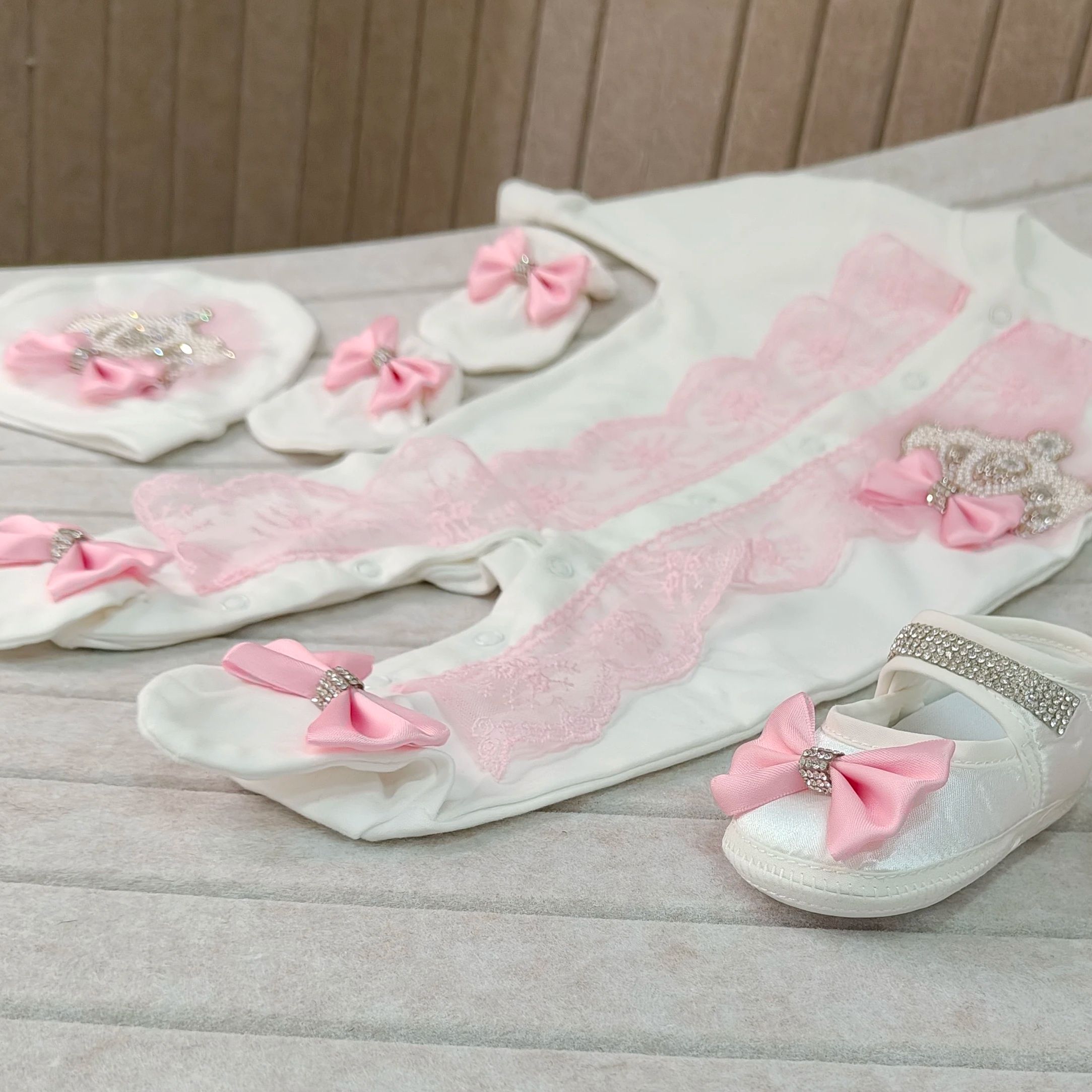 Baby Nursery Pink - Welcome Home Baby Romper Mittens Bonnet